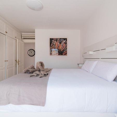 Comfortable 4-Bedroom Villa With Private Gardens Costa Adeje  Exteriör bild