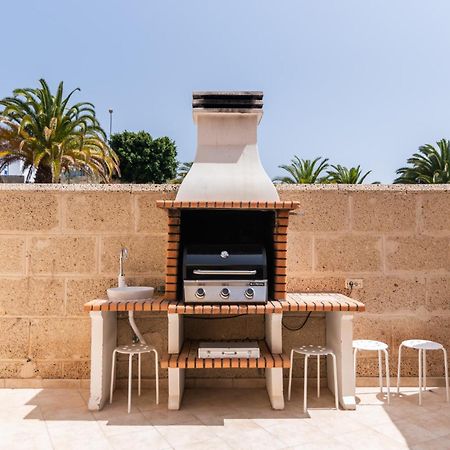 Comfortable 4-Bedroom Villa With Private Gardens Costa Adeje  Exteriör bild