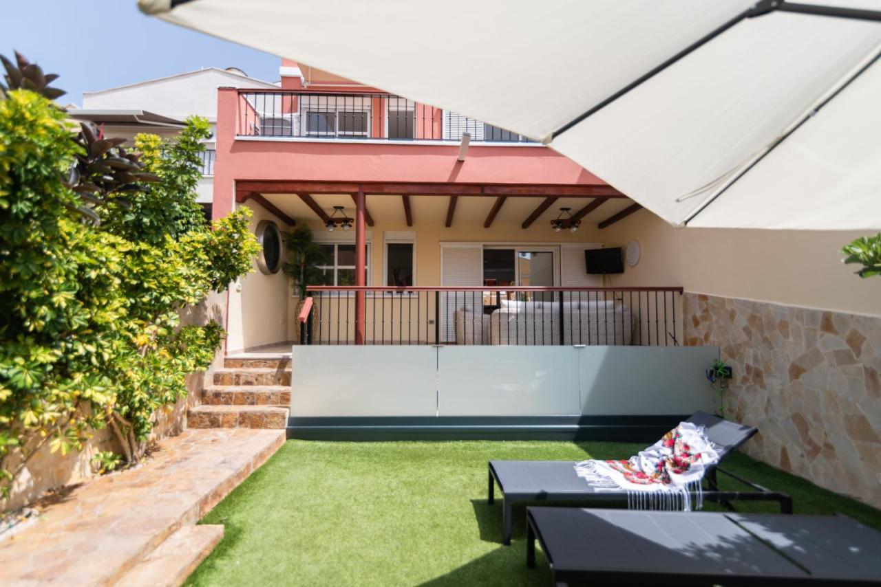 Comfortable 4-Bedroom Villa With Private Gardens Costa Adeje  Exteriör bild
