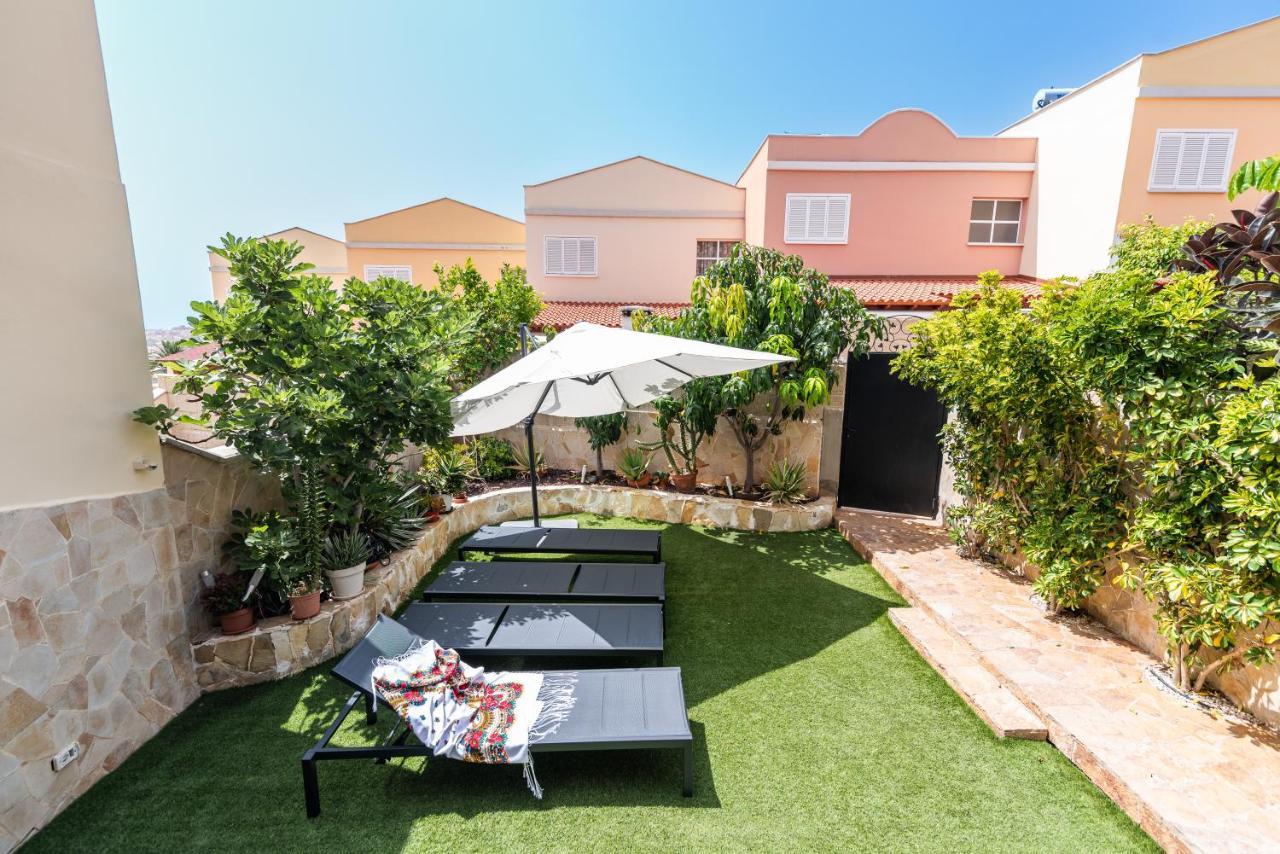 Comfortable 4-Bedroom Villa With Private Gardens Costa Adeje  Exteriör bild