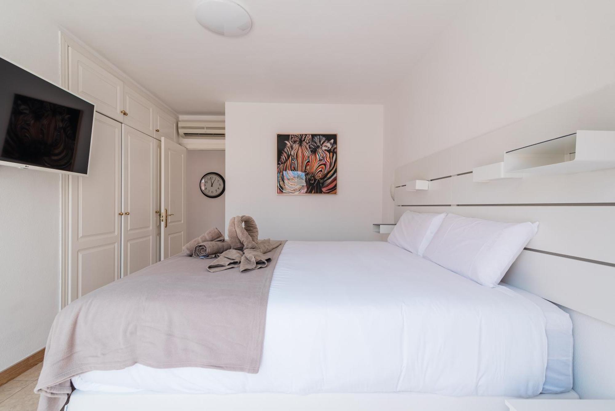 Comfortable 4-Bedroom Villa With Private Gardens Costa Adeje  Exteriör bild