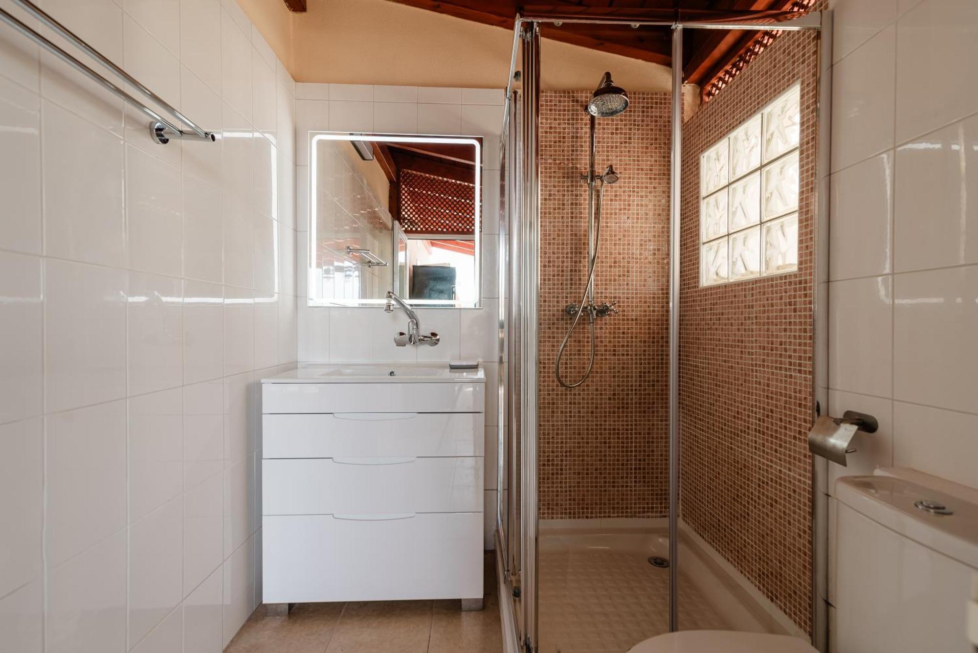 Comfortable 4-Bedroom Villa With Private Gardens Costa Adeje  Exteriör bild