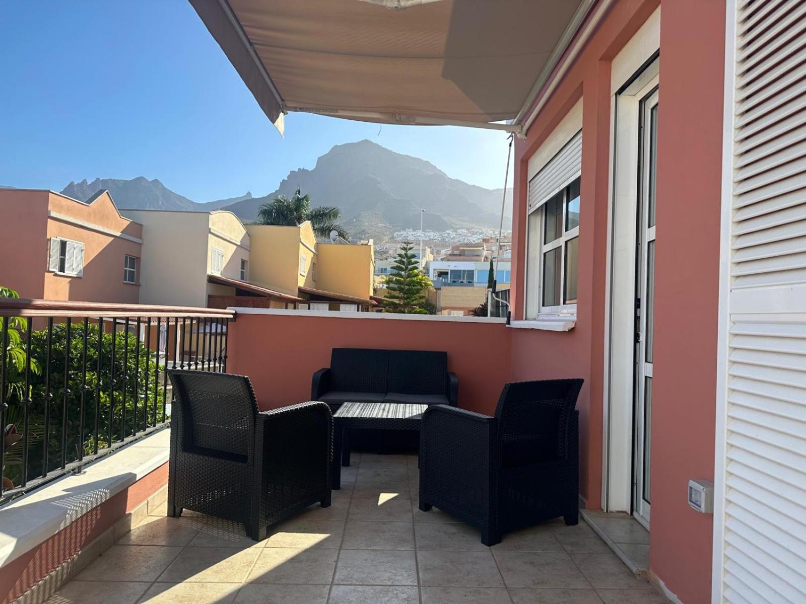 Comfortable 4-Bedroom Villa With Private Gardens Costa Adeje  Exteriör bild
